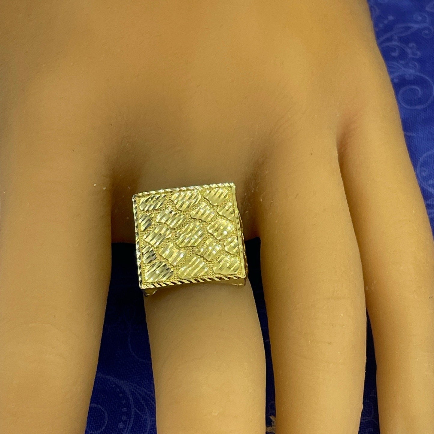 10k Yellow Gold Men’s Square Nugget Ring 3.70g Size 103