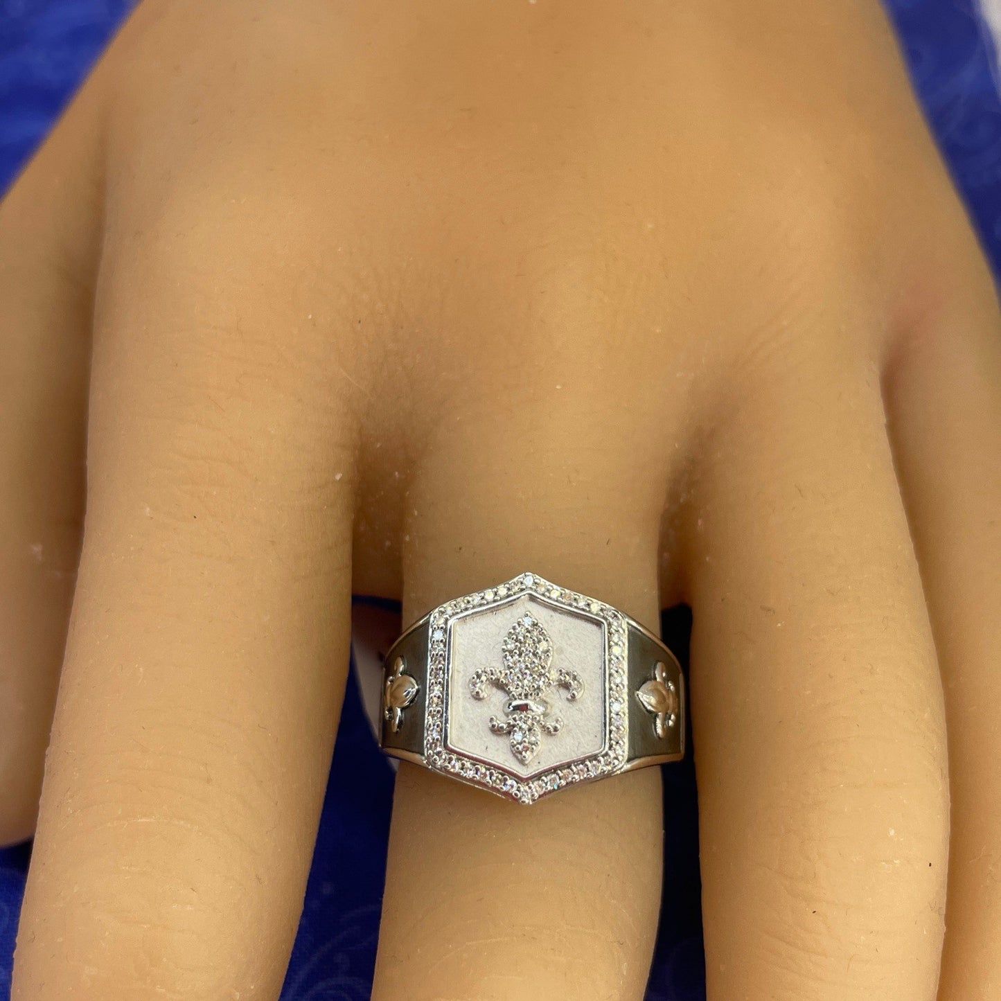 925 Sterling Silver Fluer De Lis Diamond Ring 11.90g .20CTW Size 104