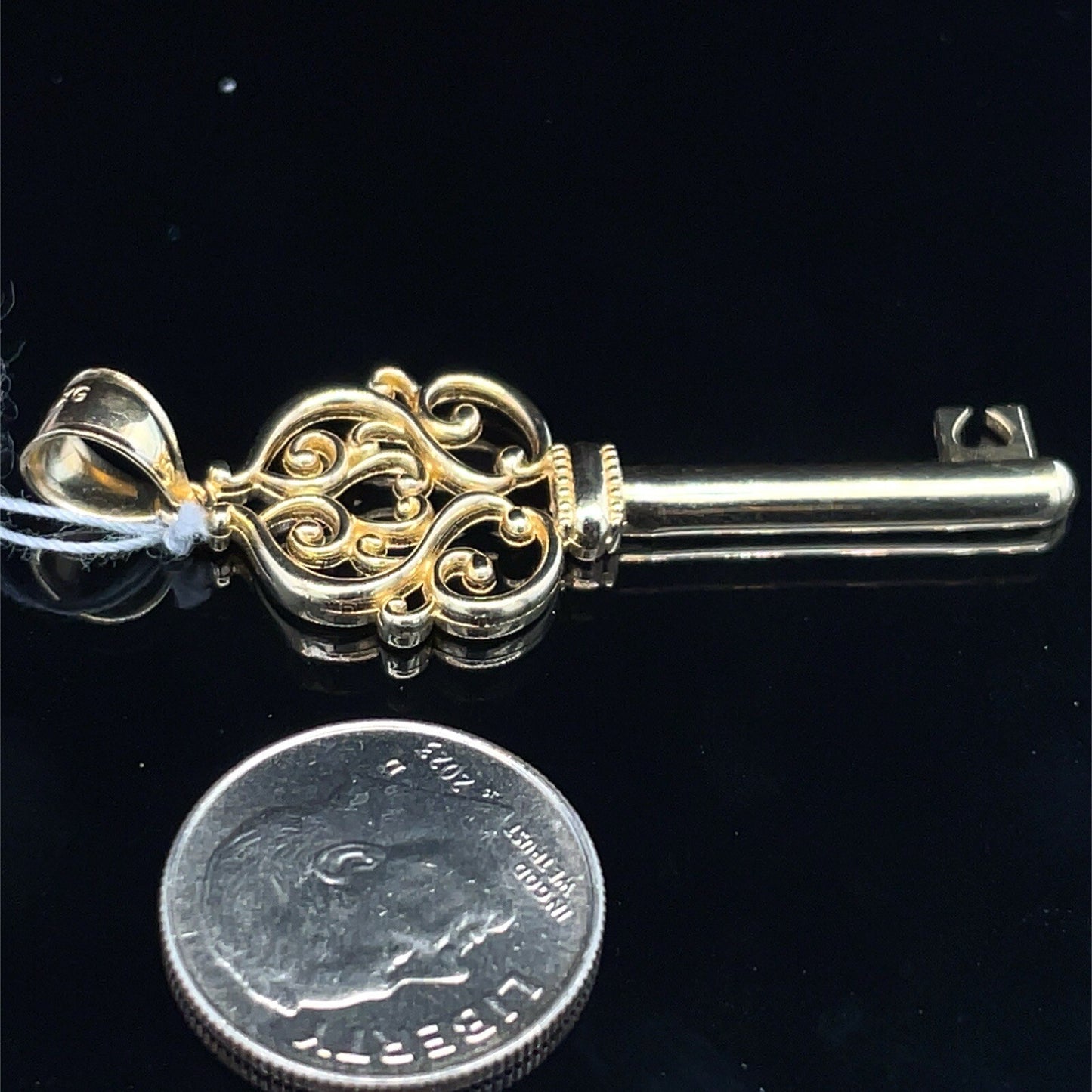 14Kt Yellow Gold Ornament Key Pendant 2.90g1