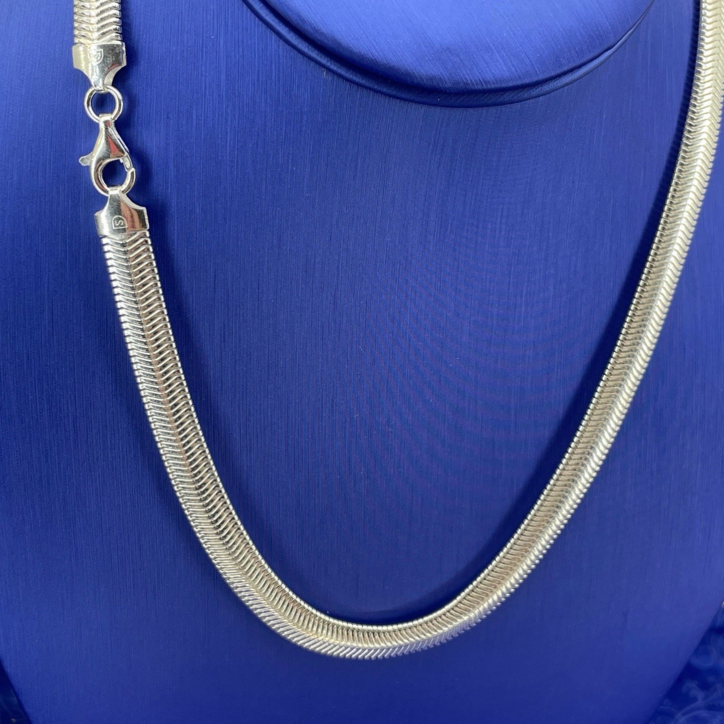 925 Sterling Silver 18” Herringbone Necklace 23.70g 8mm2