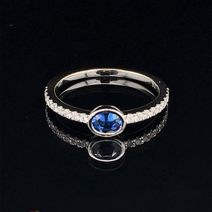 14 karat white gold natural blue sapphire and diamond ring G/H VS size 70