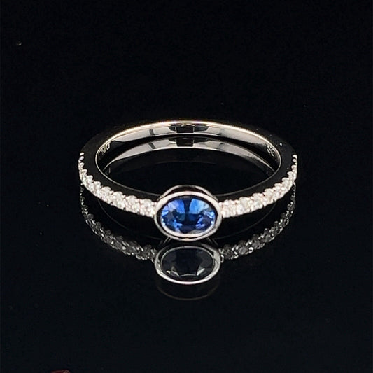 14 karat white gold natural blue sapphire and diamond ring G/H VS size 70