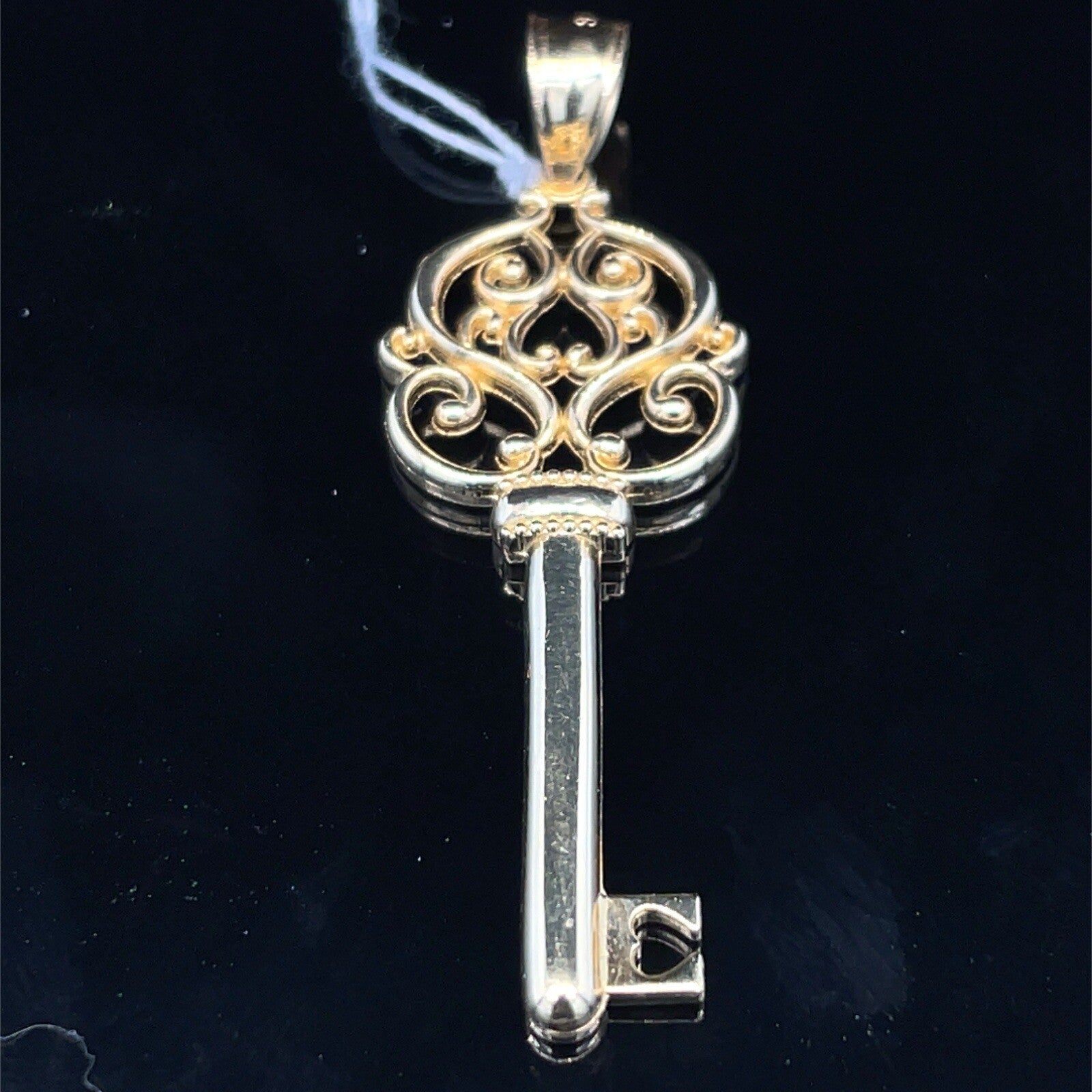 14Kt Yellow Gold Ornament Key Pendant 2.90g2