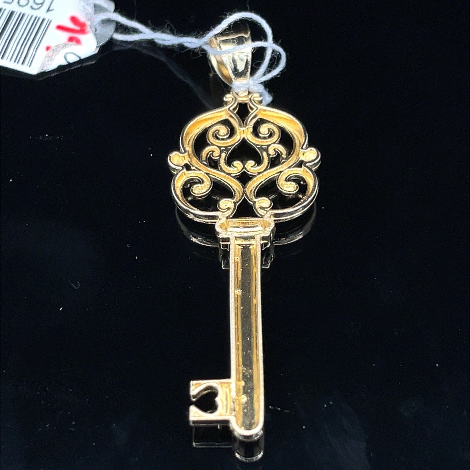14Kt Yellow Gold Ornament Key Pendant 2.90g0