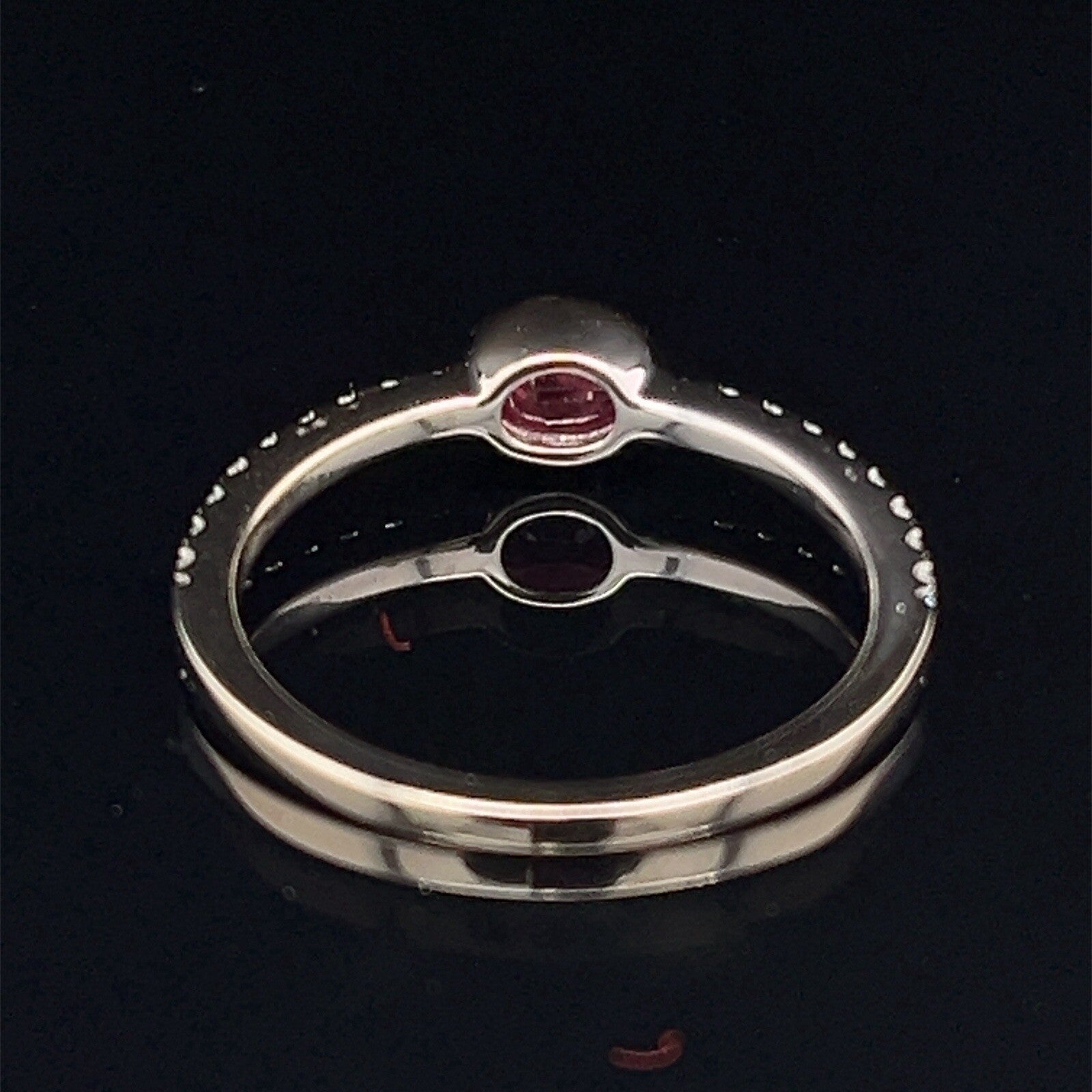 14 karat white gold natural ruby and diamond ring G/H VS Size 72
