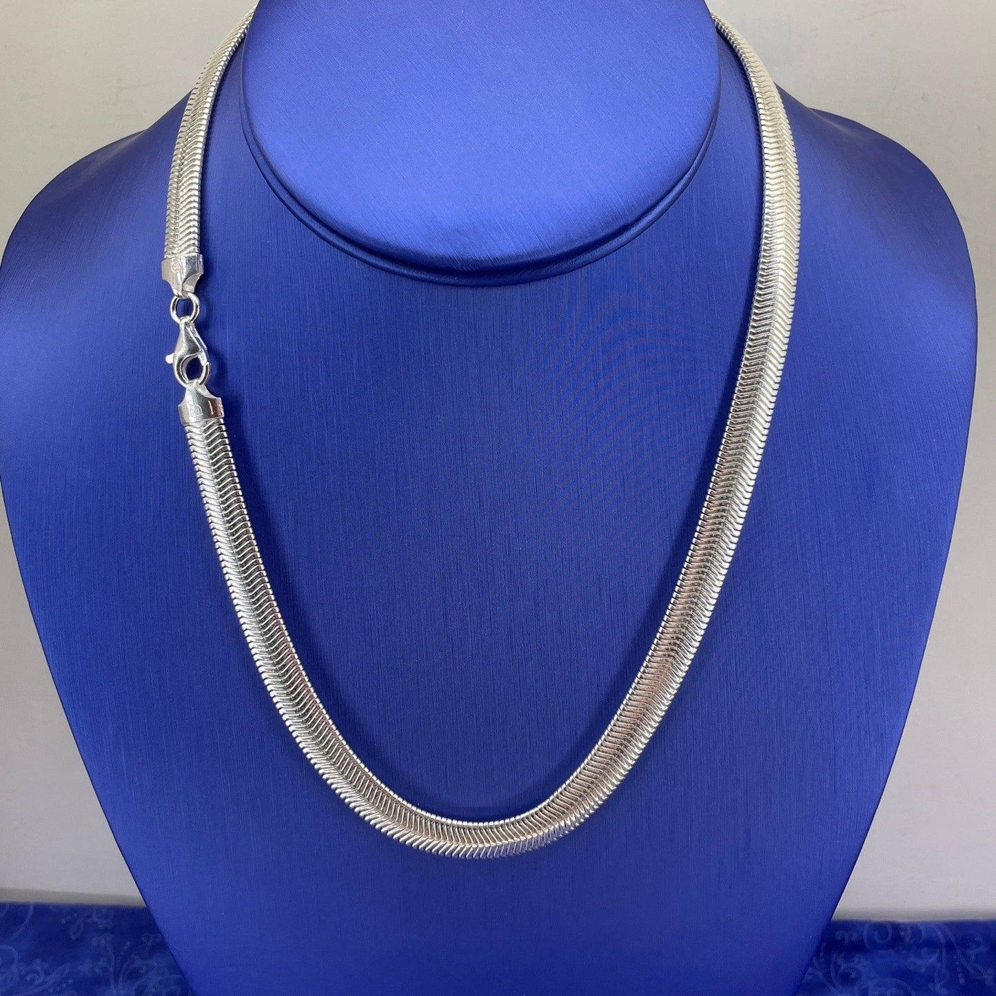 925 Sterling Silver 18” Herringbone Necklace 23.70g 8mm0