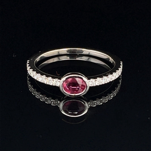 14 karat white gold natural ruby and diamond ring G/H VS Size 70