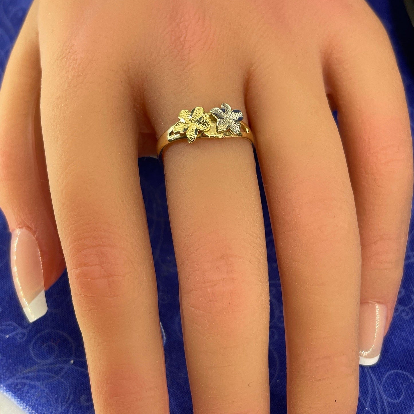 14K Two Tone Gold Women’s Flowers Ring 1.90g Size 73