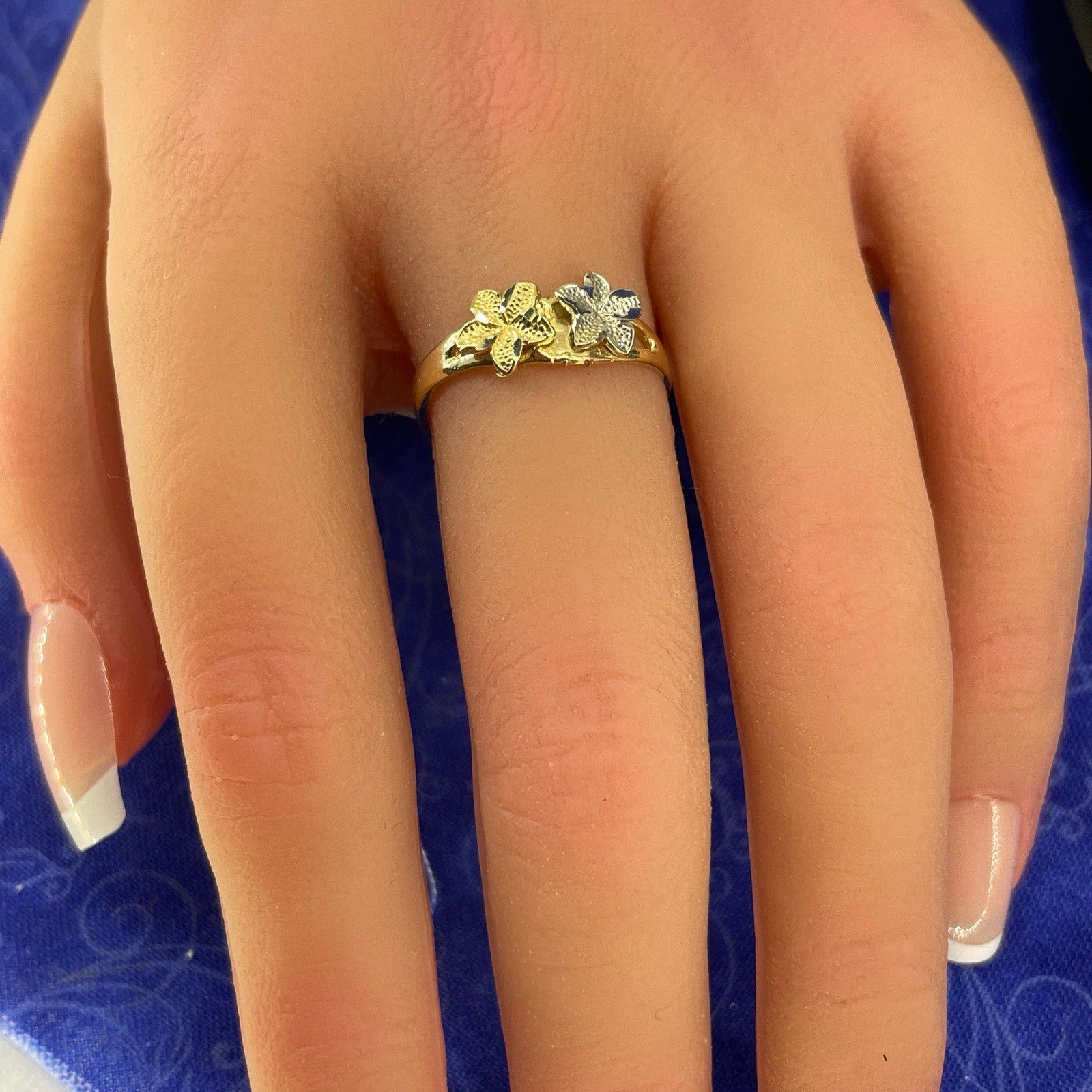 14K Two Tone Gold Women’s Flowers Ring 1.90g Size 73