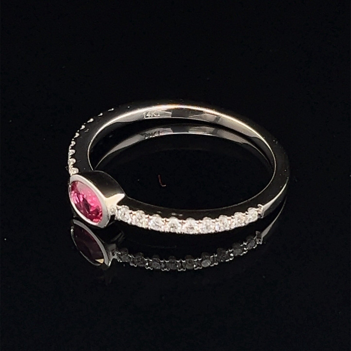 14 karat white gold natural ruby and diamond ring G/H VS Size 71