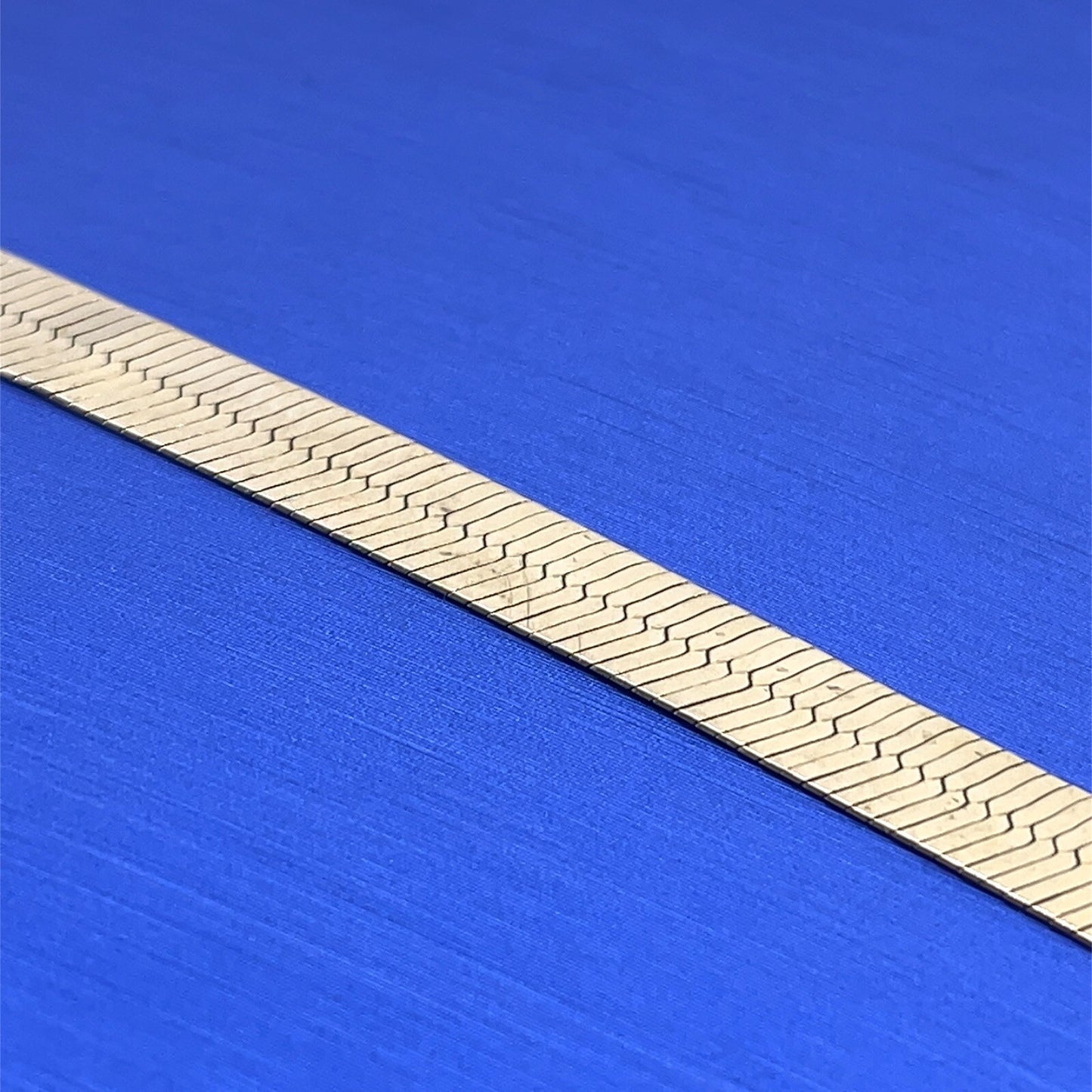 10k Yellow gold herringbone bracelet 7 inch long 7 mm wide 6.9 g3