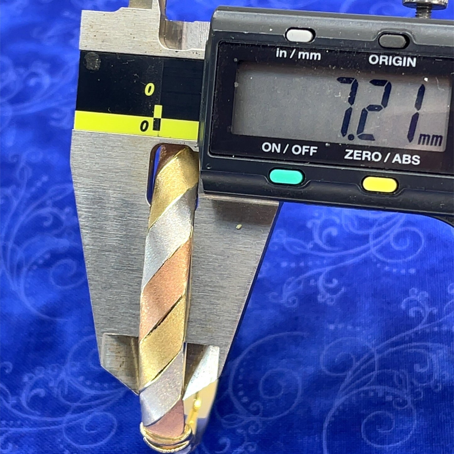 14k Tricolor Gold Hollow two-piece bangle bracelet 7.15g Spring Hinge 5