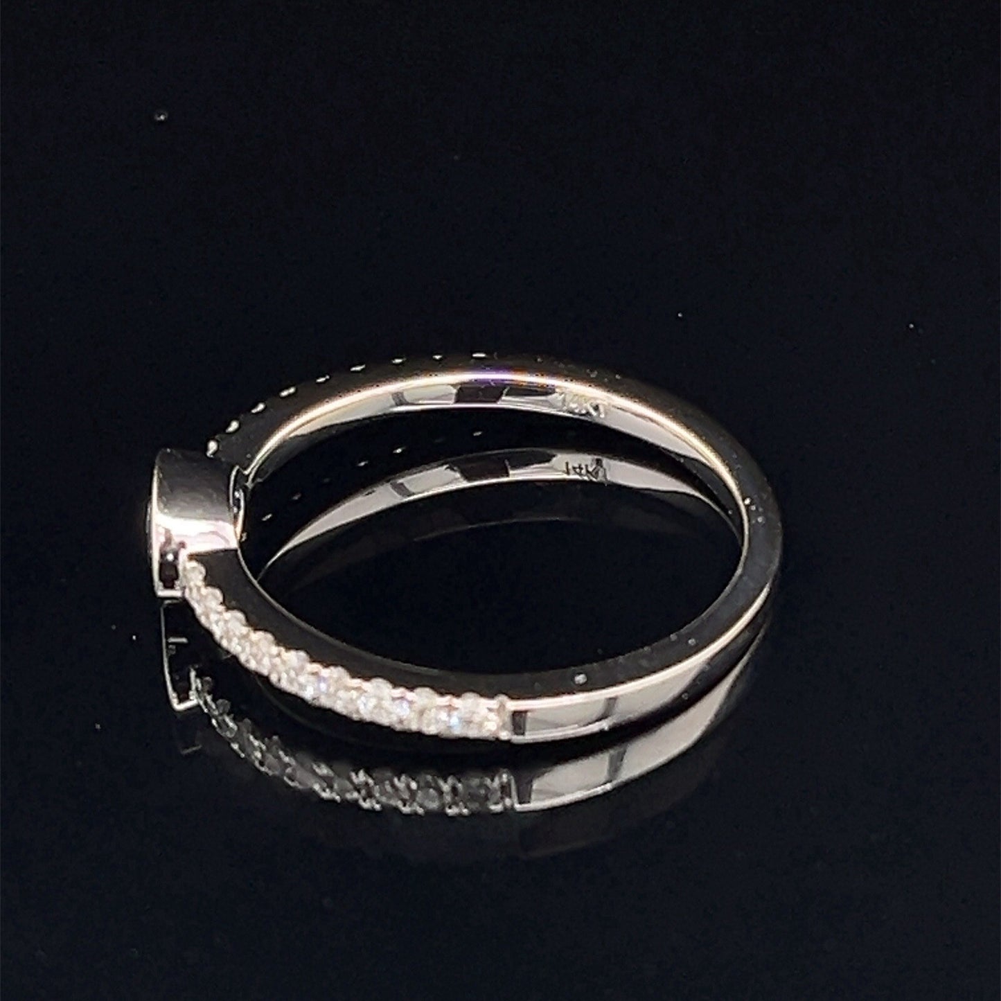 14 karat white gold natural blue sapphire and diamond ring G/H VS size 72