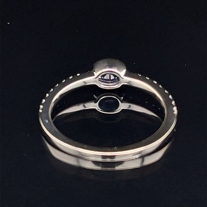 14 karat white gold natural blue sapphire and diamond ring G/H VS size 73