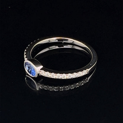 14 karat white gold natural blue sapphire and diamond ring G/H VS size 71