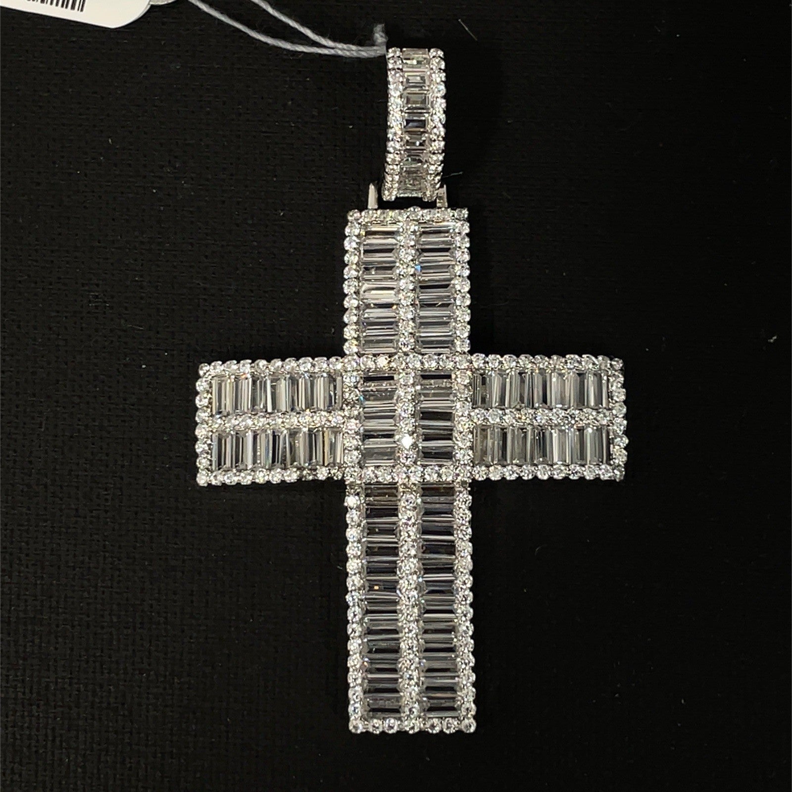 925 Sterling Silver CZ Cross Pendant 15.70g0